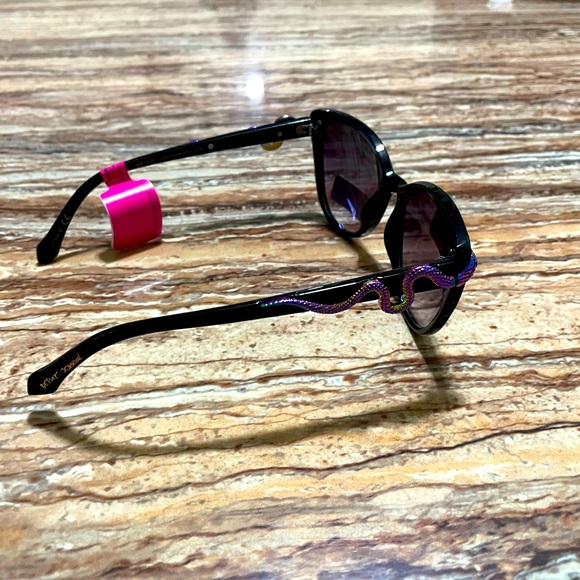 Betsey Johnson UV Protection Sunglasses - Picture 4 of 7